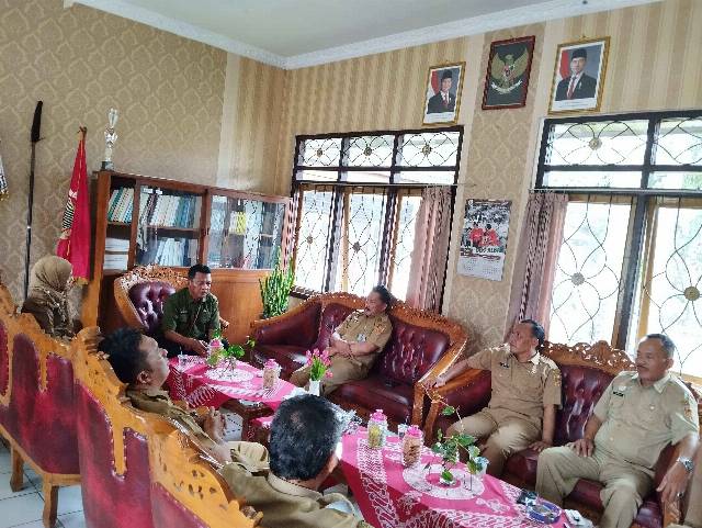 RAPAT KOORDINASI PEJABAT STRUKTURAL DAN PERKKENALAN CAMAT BARU KECAMATAN SUKOHARJO